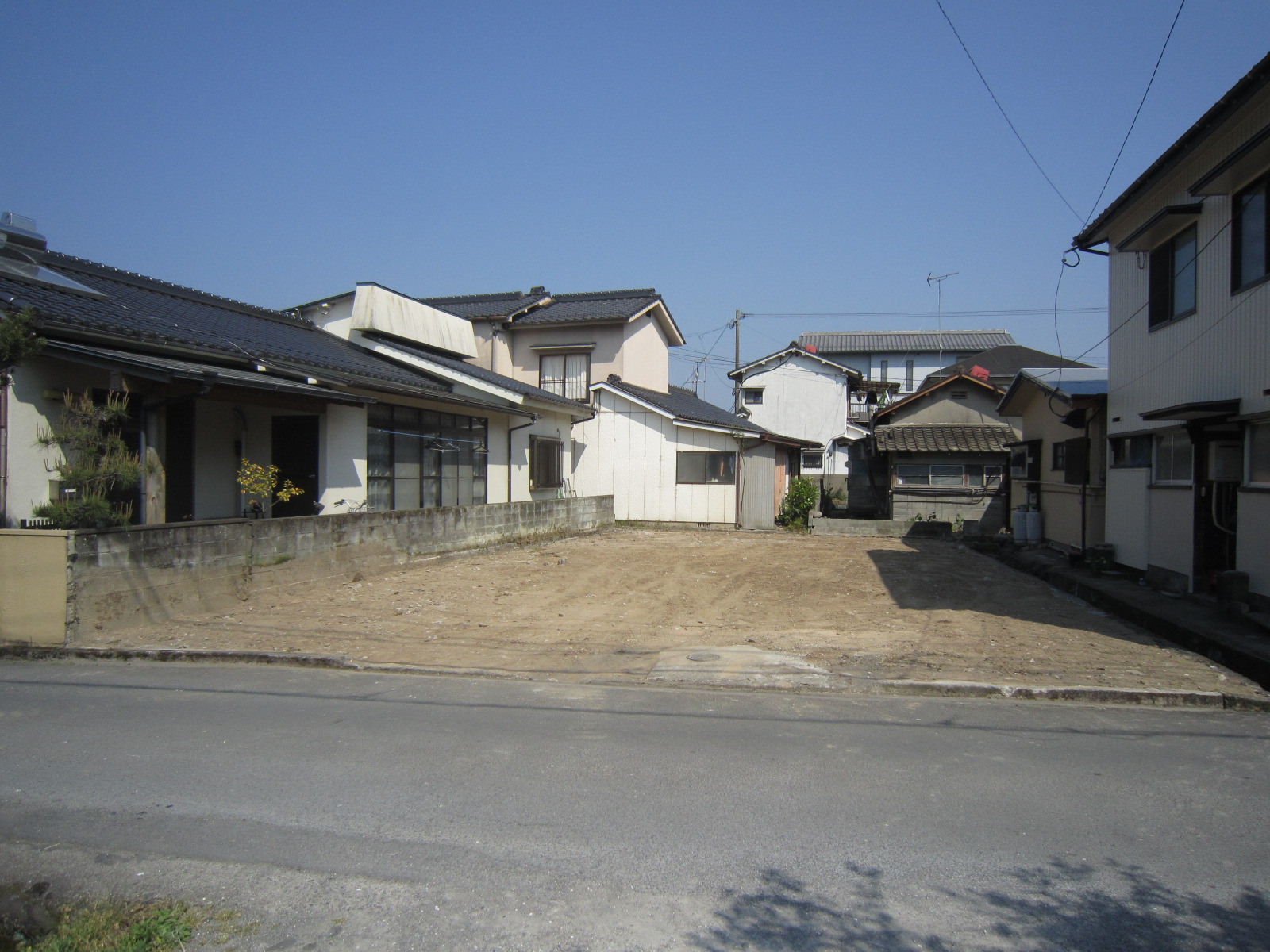 亀川町売地は成約しました。