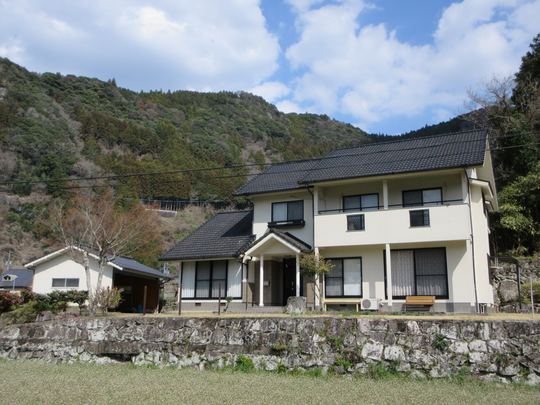 東大山中古住宅は成約しました。